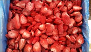IQF sliced strawberries