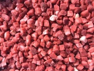 IQF strawberry cubes